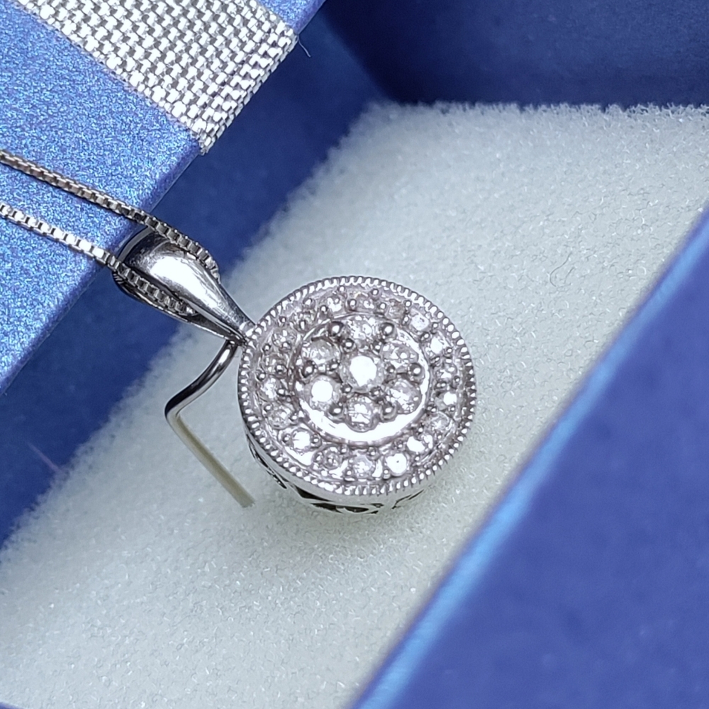 10K .25CTW Diamond Pendant Necklace